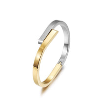 Load image into Gallery viewer, Crossover Bangle